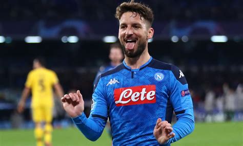 ˈdris ˈmɛrtəns, born 6 may 1987), nicknamed ciro, is a belgian professional footballer who plays as a striker or winger for italian club napoli and the belgium national. Mertens: Marotta rischia le beffa, offerta per lasciare il ...