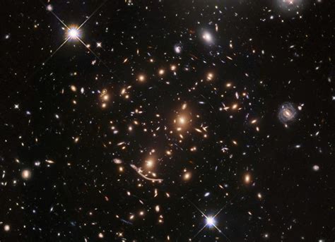 Hubble Takes Spectacular Photo Of Vast Galaxy Cluster Different Impulse