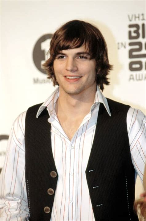 Find ashton kutcher's latest hairstyle photos from red carpet events as well as a few great blasts from the past. Ashton Kutcher's Hairstyles Over the Years | Dontly.ME