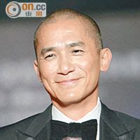 Тони люн чу вай — 梁朝偉 тони люн чу вай в 2006 году имя при рождении: 梁朝偉代老婆攞內衣 - 東方日報