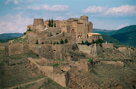 5 Amazing Spanish Castles Castle Travel Images Spain And Portugal