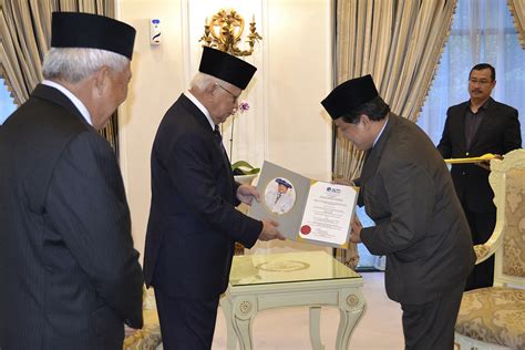 Tarikh berikut mungkin diubah suai. Majlis Penyerahan Watikah Lantikan Pro Canselor UTeM - TYT ...