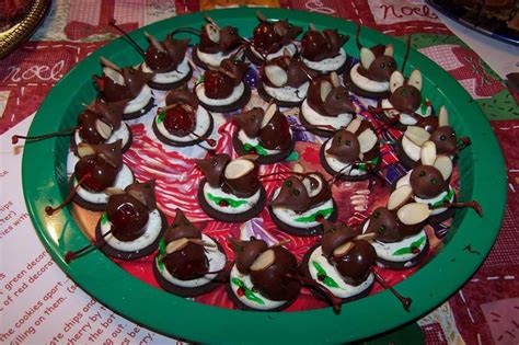Discover lots of easy hershey kiss thumbprint cookies to make any time of the year. Christmas Eve Mice! Oreo Cookies Hershey Kisses Melted ...