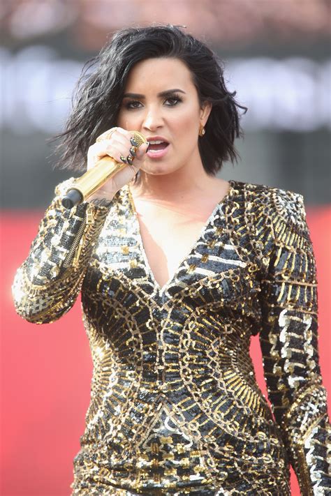 Celebrity Pictures Celebrity Style Demi Lovato Body Concert Fashion Female Girl Starlet