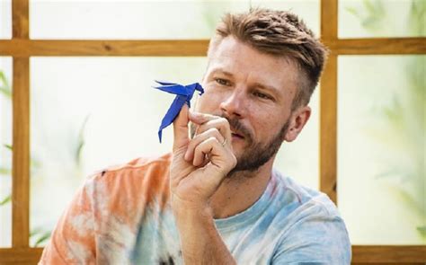 Diferente de muitos famosos, ele passou a virada em casa vigiando a bebê de dois meses que dormia em um berço. Nova aptidão de Rodrigo Hilbert faz web clamar por vacina ...
