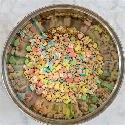 Lucky Charms Snack Mix