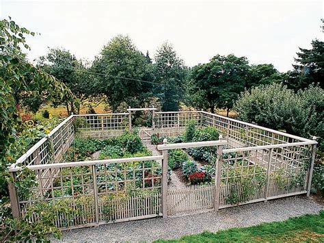 Learn three options for building an easy raised garden bed with lots of before and after photos of the design and installation process. Best 47 Inexpensive Decorative Vegetable Garden Fencing ...