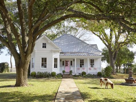 A 105 Year Old Texas Farmhouse Gets A Fresh New Look Old Farm Houses