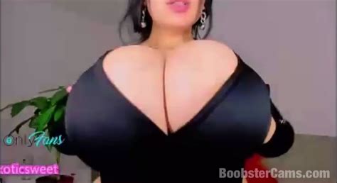 Boobsters Big Boobs On Twitter Some Lovely Bug Cleavage Workout With