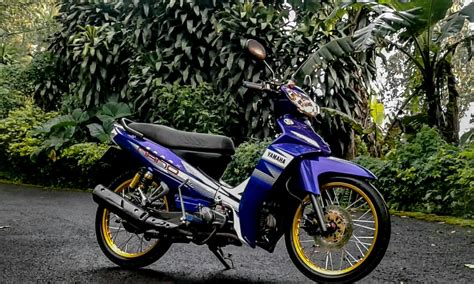 Stiker motor vega r 2005, stiker vega r new 2008, stiker vega r lama, cutting sticker vega r 2005, variasi motor vega r harga lis body striping stiker yamaha vega vega r lama 2003 hitam silver : Paling Inspiratif Gambar Stiker Motor Vega R New Modif - Sticker Fans