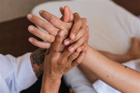 Reiki And Hand Massage Reduce Pain Fatigue In Rheumatoid Arthritis