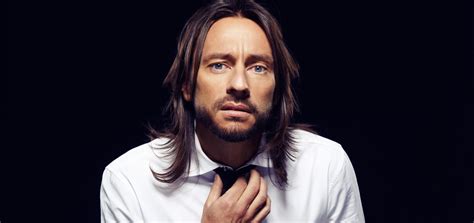 Bob sinclar is the prime example of a once amazing artist going to crap. Le DJ français Bob Sinclar au Crystal Lounge
