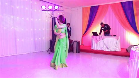 Hot Sexy Nepali Aunty Open Navel Show Dance In Green Saree Mp4 Snapshot