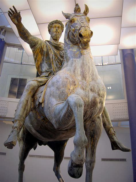Un bonito marco ayudará a resaltar, contrastar o combinar tus fotografías con el resto del diseño interior. Marco Aurelio - Wikiwand