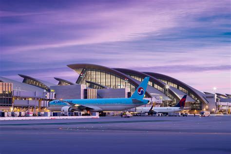 Top 10 Largest And Busiest Airports In The World Top10sense