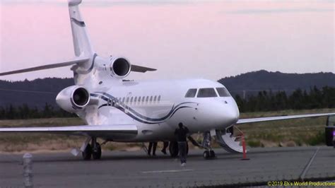 Jimmy Buffetts Dassault Falcon 7x Private Jet Arrival At Cyyt Youtube