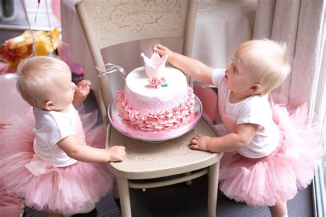 Dalam hal calon anak angkat tersebut sudah berada dalam asuhan keluarga calon orang tua angkat dan tidak berada dalam asuhan organisasi sosial, maka calon orang. 9+ Ide Kado Untuk Bayi Perempuan 1 Tahun di 2017