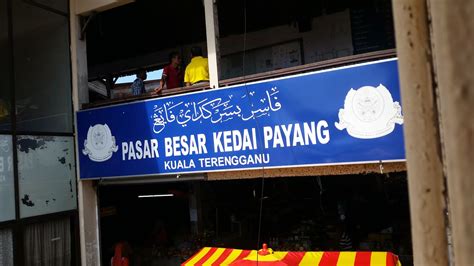 Kuala terengganu's sultan mahmud airport (tgg) has around half a dozen flights per day to kuala lumpur (1 hour) on malaysia airlines and airasia. Pasar Payang, Kuala Terengganu