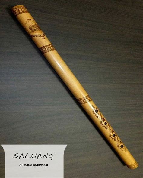 Karih adalah senjata tradisional sumatera barat yang dahulunya juga digunakan sebagai alat pertahanan diri. Nama-nama Alat Musik tradisional Indonesia dan asal daerahnya
