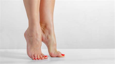 3 Easy Ways To Shrink Swollen Ankles Womans World