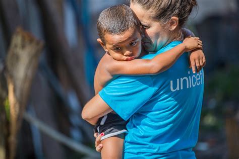 Unicef works in some of the world's toughest places, to reach the world's most disadvantaged children. Pandemie of epidemie, UNICEF kiest altijd voor hoop - UNICEF
