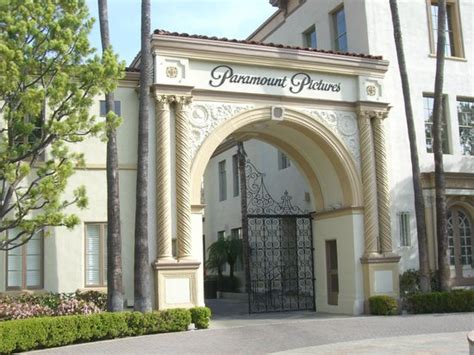 Paramount studios ltd will deliver on all its promises, which means all our photos, 360° rotaries, catwalks, selling descriptions will be 100% perfect or you can have all your money back. Famous Paramount Pictures arch and gate. - Paramount Pictures - Studio Tours, Los Angeles ...