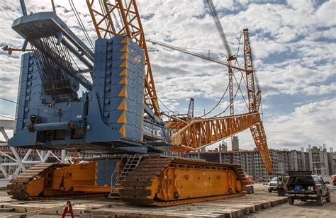 Check Out The Largest Crawler Crane Currently Operational In North