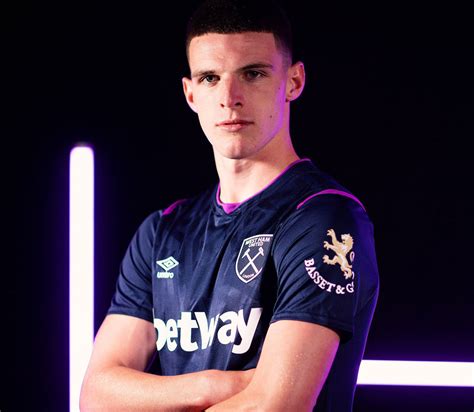 Submitted 1 month ago by josephbeck01. West Ham United 3e shirt 2019-2020 - Voetbalshirts.com