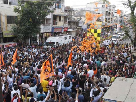 Procession Of Hanuman Ji Between Streets And Streets ઐતિહાસિક ગલીઓ ધાબે બંદોબસ્ત વચ્ચે