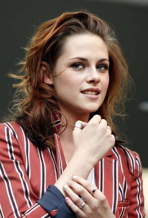 kristen stewart loose long wavy hairstyle for holidays hairstyles weekly