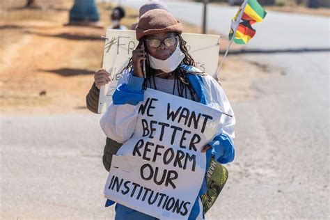 Zimbabwe Cracks Down On Protests As Economy Crumbles Zimbabwe Situation