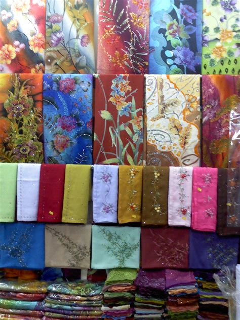 Ikan bawal bisa disajikan dalam bentuk ikan bawal goreng, ikan bawal bakar atau ikan bawal asam manis. Batik Sutera & Tudung Bawal: Produk di kedai kami~