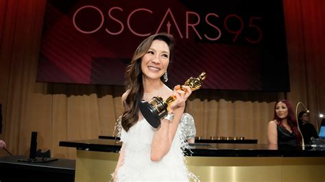 Oscars Michelle Yeoh Becomes First Woman Of Asian Background To Win Best Actress Itv News