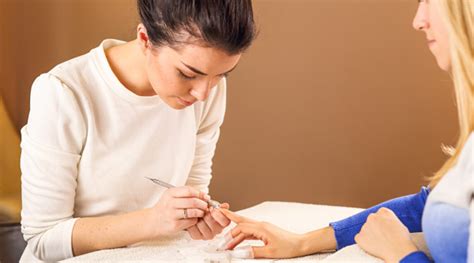 How Much To Tip At The Nail Salon According To Nail Pros
