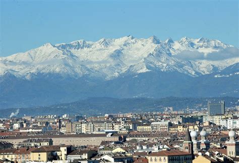 Lo spettacolo della prima neve sulle montagne intorno a Torino - la Repubblica