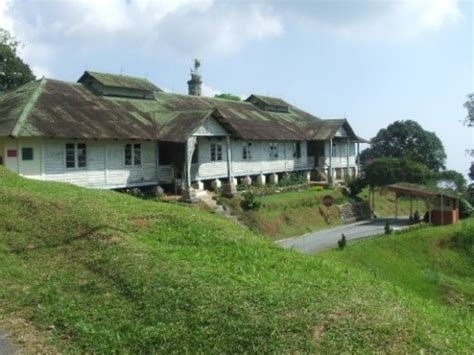 Green in scotland and round hall in ireland. Maxwell Hill - GoWhere Malaysia