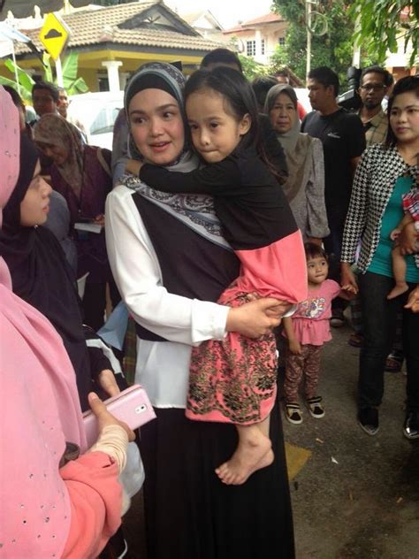 Dengan ketetapan tersebut, tidaklah berarti bahwa mengambil anak yang kehilangan. Kisah Sebenar Disebalik Keputusan Siti Nurhaliza Mengambil ...