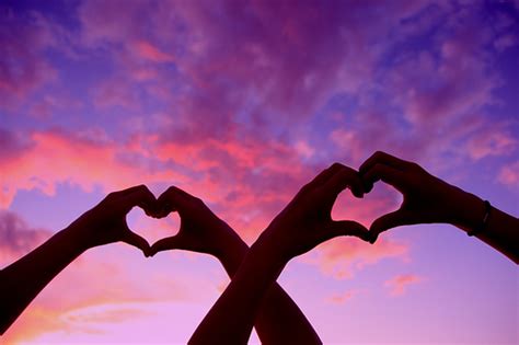Перевод слова love, американское и британское произношение, транскрипция, словосочетания, однокоренные слова, примеры использования. Mills & Boon India : Love Stories....