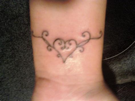 Love Heart Tattoo On Wristdenenasvalencia