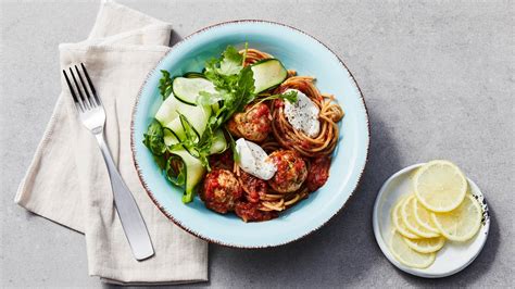 Volkoren Spaghetti Met Kipgehaktballetjes In Tomatensaus En Courgette