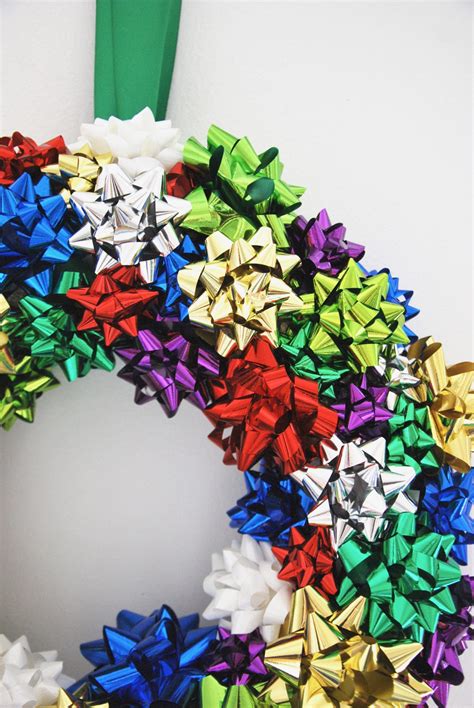 A perfect bow is the finishing touch on any diy wreath! DIY Bow-tiful Wreath - Effortless Style Blog