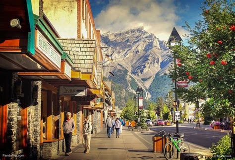 Banff Avenue The Heart Of The Beautiful Town In Canada Romantikes