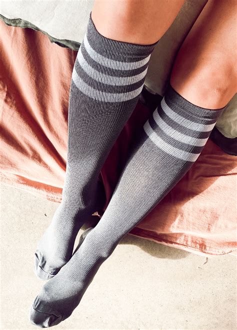 mama sox motivate maternity compression socks in grey stripe