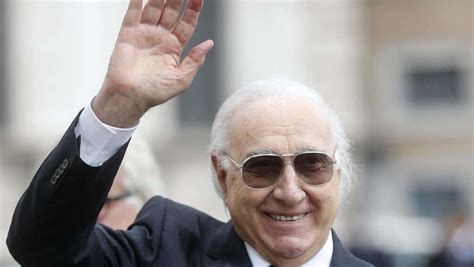 Attualmente il presentatore ha condotto ben tredici edizioni del festival a partire dal 1968 e, a fasi alterne, fino al 2008. Pippo Baudo | Carriera | Programmi | Vita privata ...