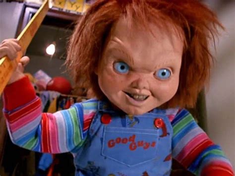 :v 4 org mati, 2 org hidup (pembunuh dan seorg yg tak dibunuh) wkwkkw. 7 Fakta Chucky, Boneka Psikopat Pembunuh Manusia!