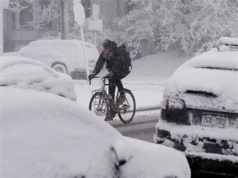 Powerful Snowstorm Barrels East To Plains States Midwest Americas