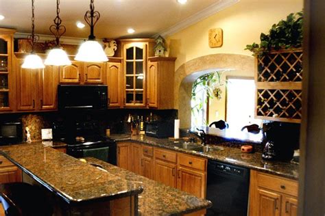 Honey oak cabinets what color granite. golden oak kitchen cabinets with black countertops ...