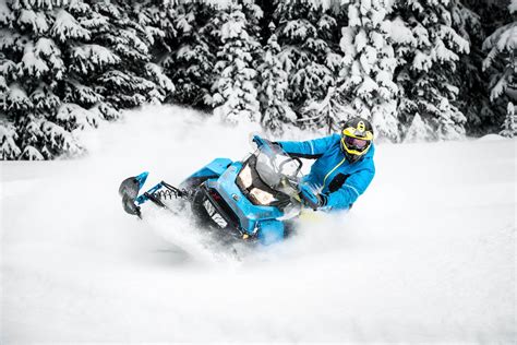 The #1 selling snowmobiles in the world. Ski-Doo Backcountry 2019 | Passion Motoneige Magazine