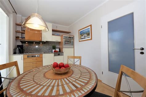 Wir freuen uns, sie bei uns begrüßen zu dürfen und laden sie ein, sich einen überblick über unser angebot zu verschaffen. Haus Miramar - 2-Zimmer-Ferienwohnung App. 19 - Ahlbeck ...