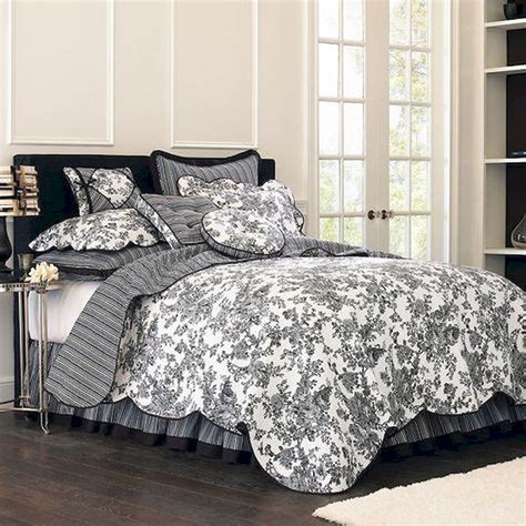 With two pillowcases, a duvet cover and a fitted sheet. Black and White Bedding Sets For Your Dramatic Bedroom ...